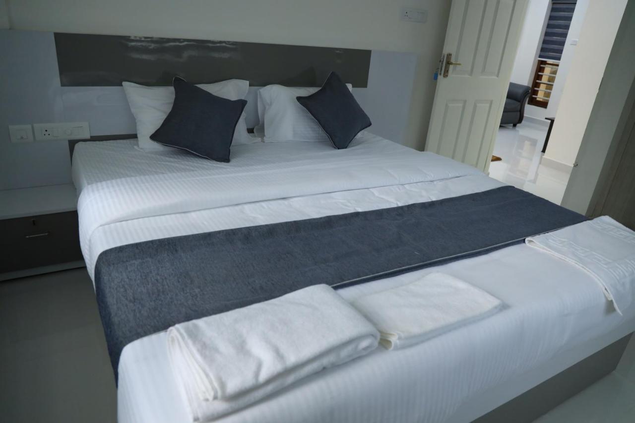 Yelza Hotel And Residence Alwaye Esterno foto