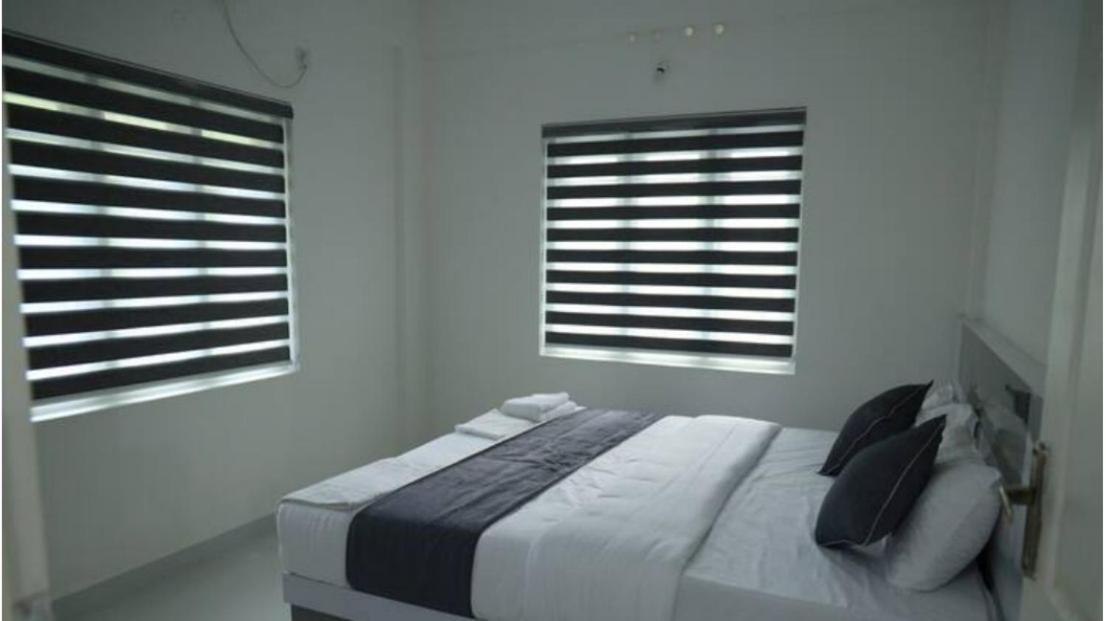 Yelza Hotel And Residence Alwaye Esterno foto